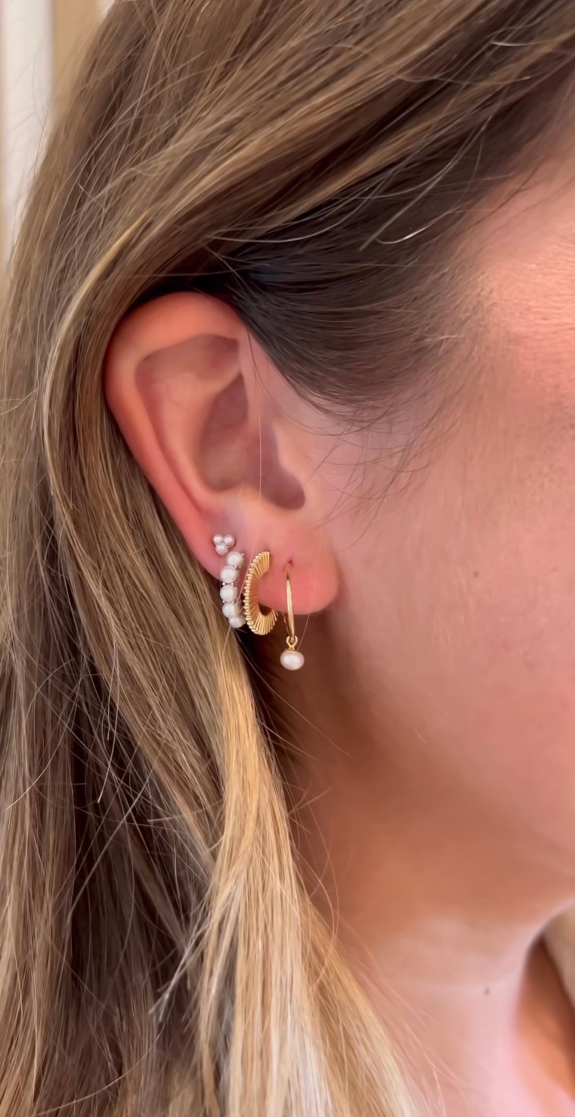 FRESHWATER CULTURED PEARL HUGGIE EARRINGS