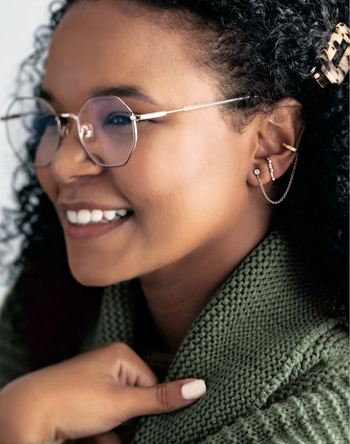 DIAMOND SINGLE EAR CUFF WITH CHAIN